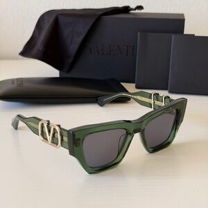 New! Valentino V-SETTE VLS166D Dark Green Cat-Eye Sunglasses with Gold V Logo